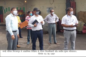 उत्तराखंड की इस मंड़ी में अचानक पहुंचे डीएम आशीष