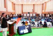 मुख्यमंत्री धामी ने कहा कि नीति निर्माण से लेकर उसके क्रियान्वयन और अंतिम सफलता तक प्रशासन की सक्रियता, संवेदनशीलता और दक्षता ही ये तय होती है।