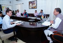 मुख्यमंत्री धामी ने निर्देश दिए कि श्रमिकों के कार्य स्थल पर ही चिकित्सा परीक्षण की व्यवस्था की जाए, ताकि उनके रोजगार में व्यवधान उपलब्ध न हो।