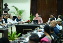 मुख्यमंत्री धामी ने अधिकतम जन शिकायतों का निस्तारण करने वाले अधिकारियों से की वार्ता