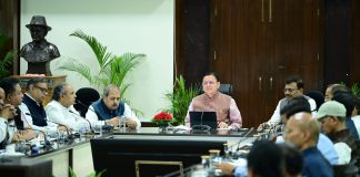 मुख्यमंत्री धामी ने अधिकतम जन शिकायतों का निस्तारण करने वाले अधिकारियों से की वार्ता