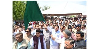 मुख्यमंत्री धामी ने ऋषिकेश से चार धाम जाने वाली बसों को हरी झंडी दिखाकर किया रवाना