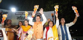 मुख्यमंत्री धामी ने संकेत दिया कि राज्य ही नहीं, बल्कि पूरे देश की नारी अब अपने सम्मान और अधिकारों के लिए एकजुट होकर खड़ी है