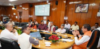 मुख्यमंत्री धामी ने बैठक में अधिकारियों को निर्देश दिए कि संस्थान में वैदिक गणित, वेदों में निहित विज्ञान, उपनिषदों का दर्शन, भारतीय तर्कशास्त्र, पर्यावरण विज्ञान तथा जीवन मूल्यों पर आधारित शोध और अध्ययन की आधुनिक व्यवस्था विकसित की जाए