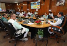 मुख्यमंत्री धामी ने सार्वजनिक परिवहन के अधिकतम उपयोग को बढ़ावा देने और लोगों को इसके लिए प्रेरित करने के निर्देश दिए