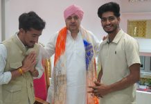 ईट राइट यूथ हैकथॉन में प्रथम स्थान से बढ़ा एसजीआरआर का गौरव, श्रीमहंत देवेन्द्र दास जी महाराज ने दी शुभकामनाएं