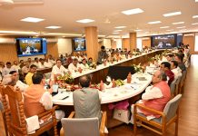 मुख्यमंत्री धामी ने 24 घंटे कंट्रोल रूम और हेल्पलाइन सक्रिय रखने तथा डीएम-एसएसपी को रोजाना समीक्षा के निर्देश दिए