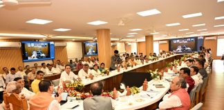 मुख्यमंत्री धामी ने 24 घंटे कंट्रोल रूम और हेल्पलाइन सक्रिय रखने तथा डीएम-एसएसपी को रोजाना समीक्षा के निर्देश दिए
