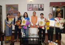 मुख्यमंत्री धामी ने बढ़ाया खिलाड़ियों का उत्साह, अंतरराष्ट्रीय पदक विजेता बेटियों और उनके प्रशिक्षकों का किया सम्मान