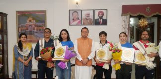 मुख्यमंत्री धामी ने बढ़ाया खिलाड़ियों का उत्साह, अंतरराष्ट्रीय पदक विजेता बेटियों और उनके प्रशिक्षकों का किया सम्मान