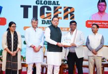 मुख्यमंत्री धामी ने वन्यजीव संरक्षण के क्षेत्र में उल्लेखनीय योगदान देने वालों को किया सम्मानित