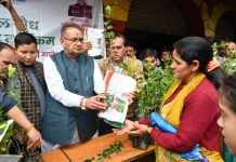 सरकार आधुनिक बागवानी, उच्च गुणवत्ता वाले बीज, पॉलीहाउस, सिंचाई, प्रशिक्षण और तकनीकी सहायता के माध्यम से किसानों को आत्मनिर्भर एवं समृद्ध बनाने के लिए प्रतिबद्ध है : गणेश जोशी