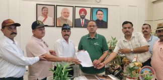 मंत्री गणेश जोशी से मिले पूर्व सैनिकों के प्रतिनिधिमंडल ने यूपीसीएल, यूजेवीएनएल और पिटकुल में समान कार्य के लिए समान वेतन की मांग को लेकर सौंपा ज्ञापन