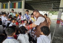 नन्हे-मुन्ने बच्चों संग कैबिनेट मंत्री गणेश जोशी ने मनाया रक्षाबंधन, बांटे उपहार और बच्चों को दिया स्नेह और आशीष