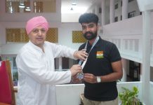 डर्बन में जीता सोना, अब ग्लासगो की बारी—श्रीमहंत देवेन्द्र दास जी महाराज ने हर्ष को दिया आशीर्वाद