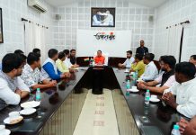 मुख्यमंत्री धामी ने युवाओं से देशभर में देवभूमि की संस्कृति, पर्यटन, स्थानीय उत्पादों और हस्तशिल्प की पहचान पहुंचाने का किया आह्वान