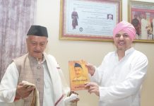 श्रीमहंत देवेन्द्र दास जी महाराज ने भगत सिंह कोश्यारी से कहा कि श्री गुरु राम राय ग्रुप शिक्षा, स्वास्थ्य और मानव सेवा के माध्यम से जनकल्याण के कार्य निरंतर आगे बढ़ाता रहेगा
