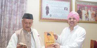 श्रीमहंत देवेन्द्र दास जी महाराज ने भगत सिंह कोश्यारी से कहा कि श्री गुरु राम राय ग्रुप शिक्षा, स्वास्थ्य और मानव सेवा के माध्यम से जनकल्याण के कार्य निरंतर आगे बढ़ाता रहेगा