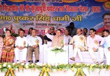 मुख्यमंत्री पुष्कर सिंह धामी ने मां कुंजापुरी के चित्र के सम्मुख दीप प्रज्वलित कर पूजा-अर्चना की