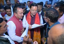 मुख्यमंत्री पुष्कर सिंह धामी ने पैतृक गांव में ग्रामीणों एवं जनप्रतिनिधियों से की मुलाकात